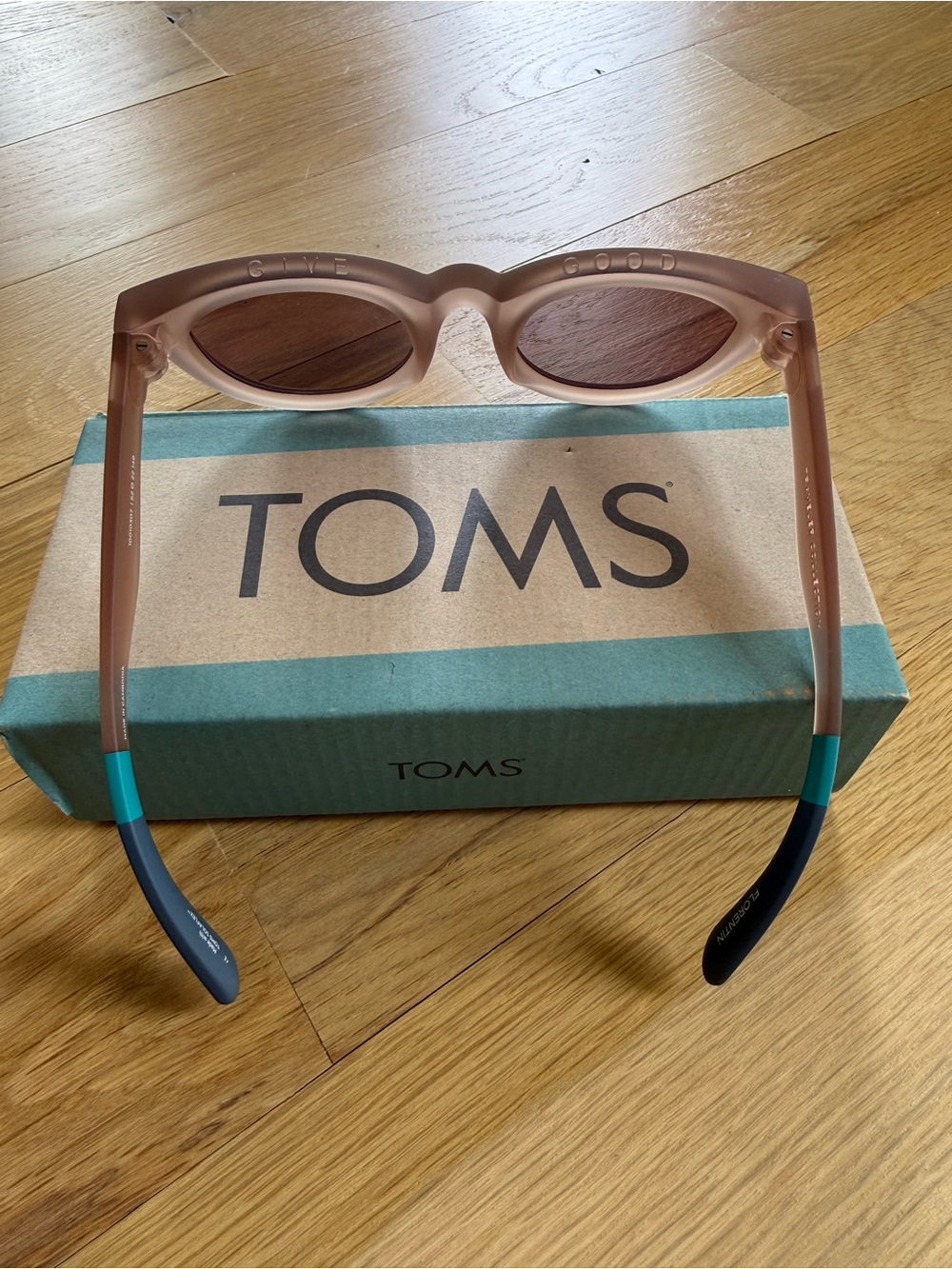NWT TOMS Traveler Florentin Sunglasses - Picture 4 of 5